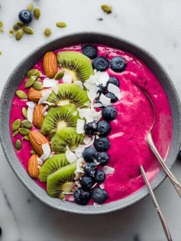 Dragon Fruit Smoothie Bowl Recipe