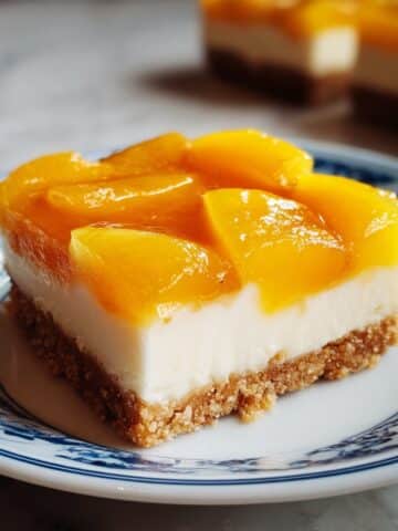 Peaches and Cream Cheesecake Bars Recipe