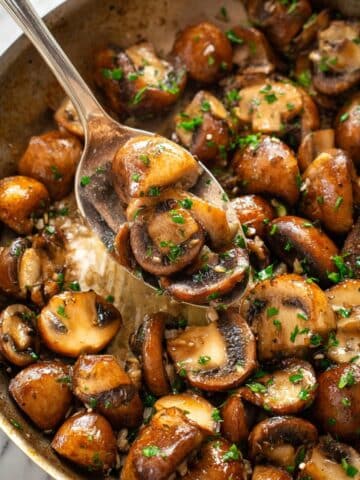 Sautéed Mushrooms with Garlic (Champiñones al Ajillo) Recipe
